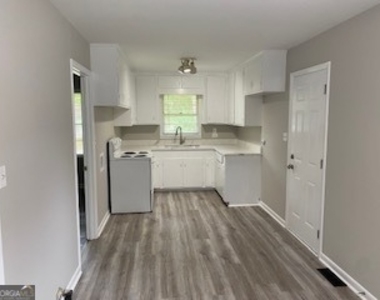 128 Pine Circle - Photo Thumbnail 3