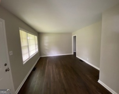 128 Pine Circle - Photo Thumbnail 5