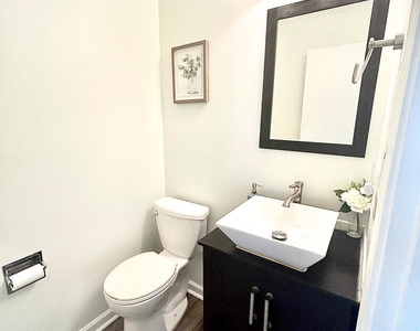 838 Heritage Square - Photo Thumbnail 1