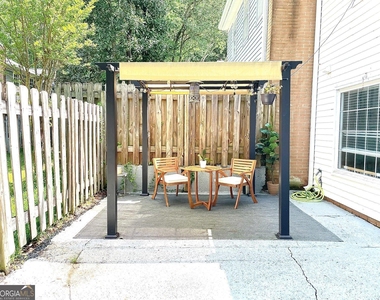 838 Heritage Square - Photo Thumbnail 7