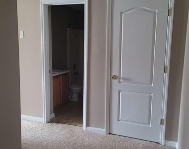 748 Georgetown Court - Photo Thumbnail 3