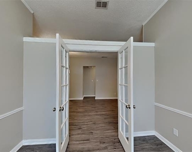 2222 Edinburgh Street - Photo Thumbnail 8