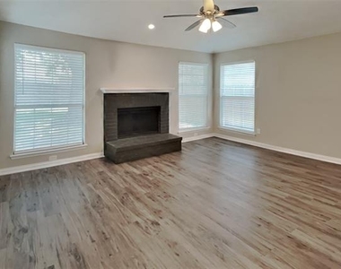 2222 Edinburgh Street - Photo Thumbnail 2