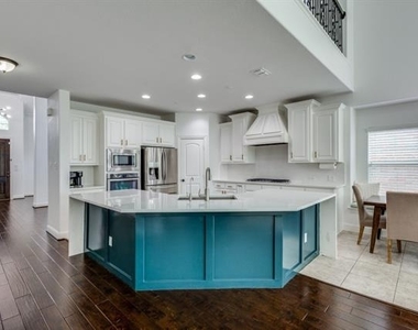 13225 Courtney Drive - Photo Thumbnail 9