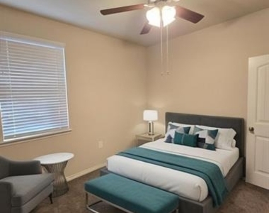 2157 Olivereta Drive - Photo Thumbnail 9