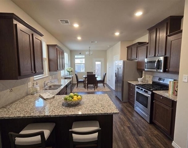 2157 Olivereta Drive - Photo Thumbnail 2