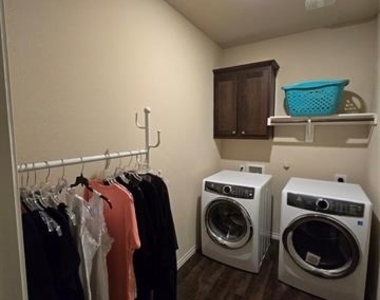 2157 Olivereta Drive - Photo Thumbnail 10