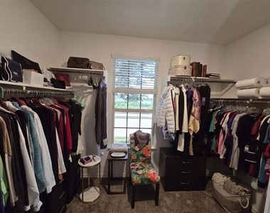 2157 Olivereta Drive - Photo Thumbnail 6