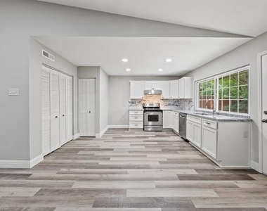 3939 Branch Hollow Drive - Photo Thumbnail 4