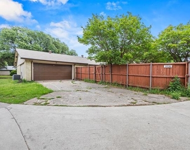 3939 Branch Hollow Drive - Photo Thumbnail 16