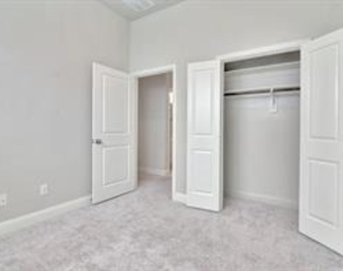 2417 Griffith Park Drive - Photo Thumbnail 17