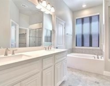 2417 Griffith Park Drive - Photo Thumbnail 12