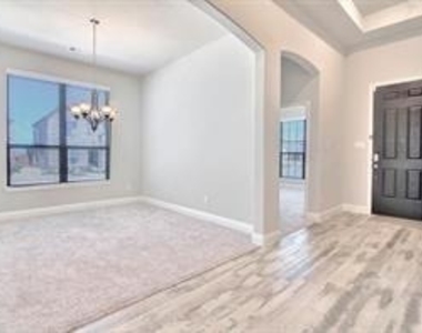 2417 Griffith Park Drive - Photo Thumbnail 2