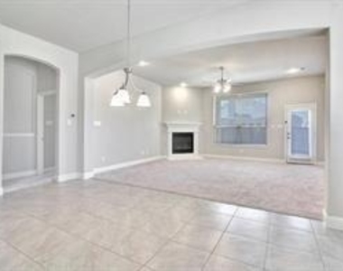 2417 Griffith Park Drive - Photo Thumbnail 9