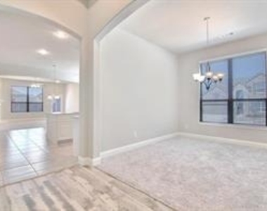 2417 Griffith Park Drive - Photo Thumbnail 3