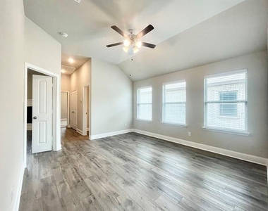 3002 Pronghorn Drive - Photo Thumbnail 18