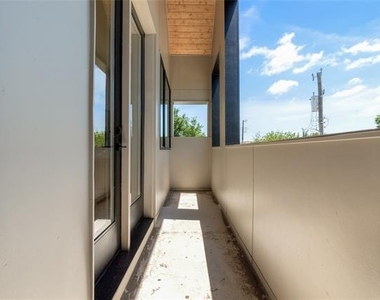 2324 Kirby Street - Photo Thumbnail 17