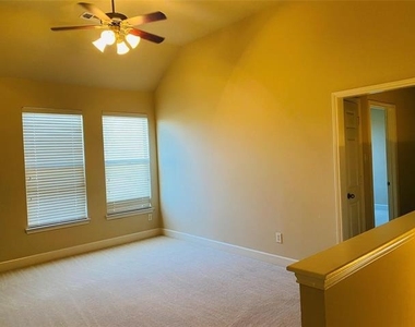 2410 Knight Street - Photo Thumbnail 12