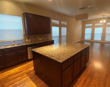 2410 Knight Street - Photo Thumbnail 5