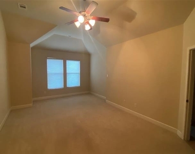 2410 Knight Street - Photo Thumbnail 11