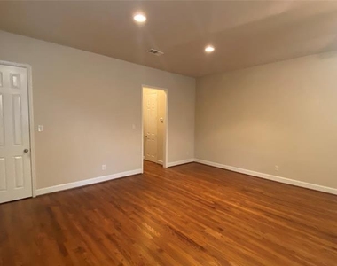 2410 Knight Street - Photo Thumbnail 3