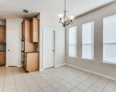 1901 Templegate Drive - Photo Thumbnail 7