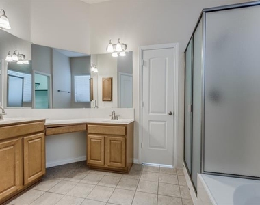 1901 Templegate Drive - Photo Thumbnail 11