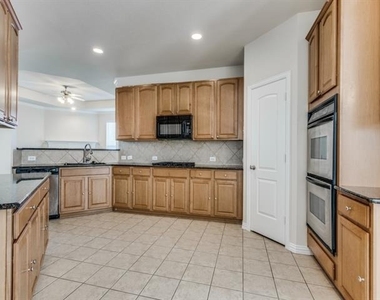 1901 Templegate Drive - Photo Thumbnail 4