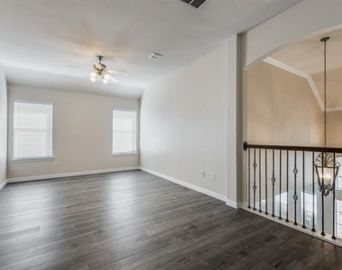 1901 Templegate Drive - Photo Thumbnail 14