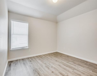 1901 Templegate Drive - Photo Thumbnail 18