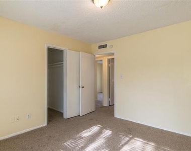 439 Valley Park Drive - Photo Thumbnail 11
