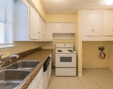 439 Valley Park Drive - Photo Thumbnail 7