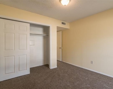 439 Valley Park Drive - Photo Thumbnail 13