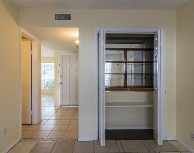 439 Valley Park Drive - Photo Thumbnail 9