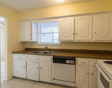 439 Valley Park Drive - Photo Thumbnail 8