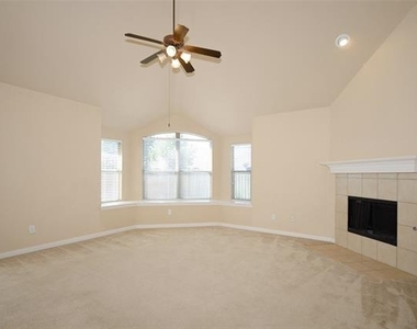 907 Mustang Ridge Drive - Photo Thumbnail 9