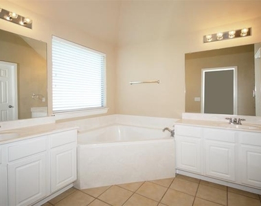 907 Mustang Ridge Drive - Photo Thumbnail 15