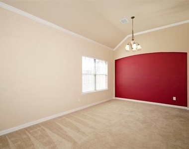 907 Mustang Ridge Drive - Photo Thumbnail 2