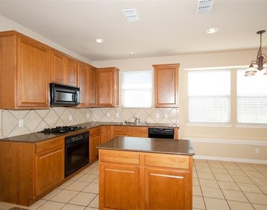 907 Mustang Ridge Drive - Photo Thumbnail 5