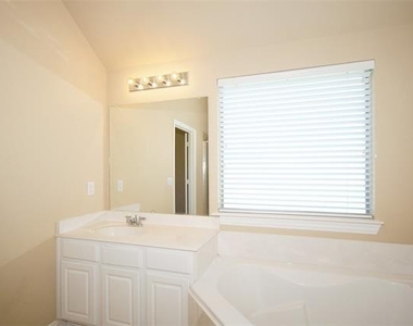 907 Mustang Ridge Drive - Photo Thumbnail 13