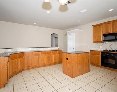 907 Mustang Ridge Drive - Photo Thumbnail 6