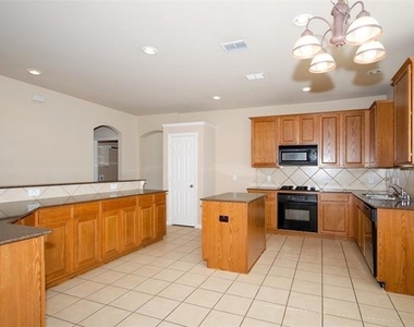 907 Mustang Ridge Drive - Photo Thumbnail 4