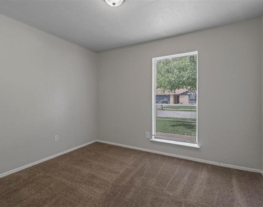 7012 Lincolnshire Lane - Photo Thumbnail 9