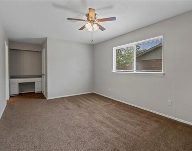 7012 Lincolnshire Lane - Photo Thumbnail 6