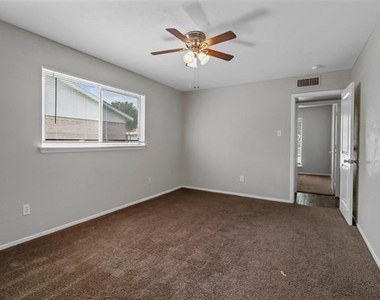7012 Lincolnshire Lane - Photo Thumbnail 11