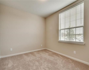 228 Ryan Street - Photo Thumbnail 3