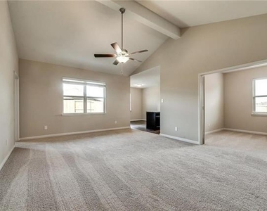 228 Ryan Street - Photo Thumbnail 6