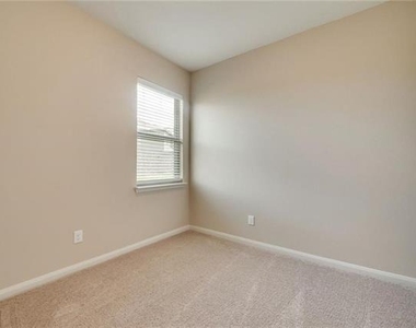 228 Ryan Street - Photo Thumbnail 7