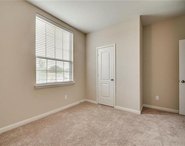 228 Ryan Street - Photo Thumbnail 4