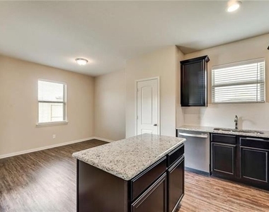 228 Ryan Street - Photo Thumbnail 10